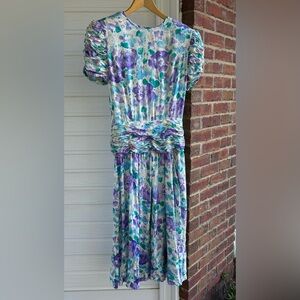 Vintage fun Maggie London Silk Dress labeled size 8
